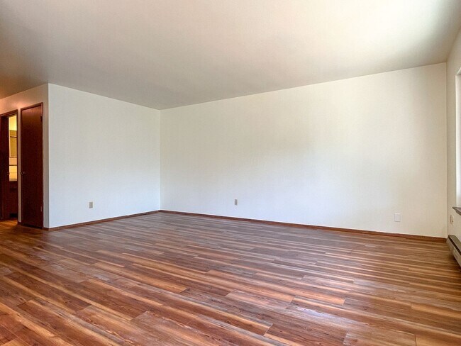Building Photo - Updated Beacon Hill 1bd/1bth Condo, $1,650/mo.