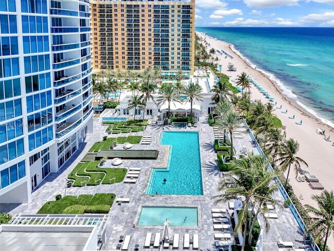 Building Photo - 2711 S Ocean Dr