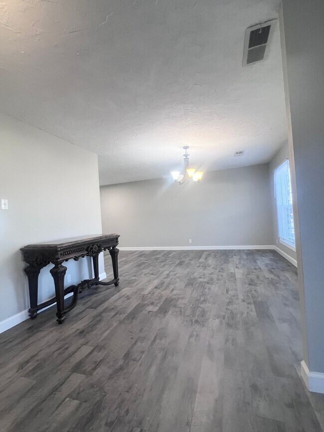 Building Photo - Fully Renovated 4 Bed / 2 Bath Home for Rent – South County (63125)