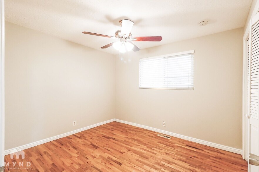 Building Photo - 381 Marquette Dr