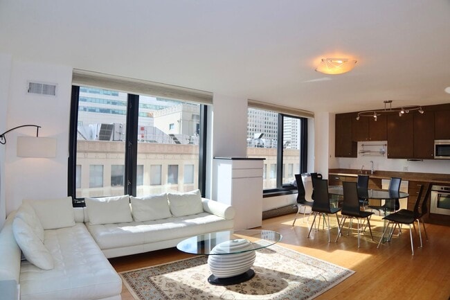 Building Photo - *New* 2 Bed & 2 Bath Condo in Fidi with Parking