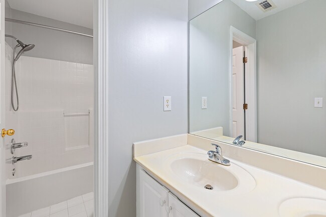 Building Photo - 1940 Bentbrooke Trail