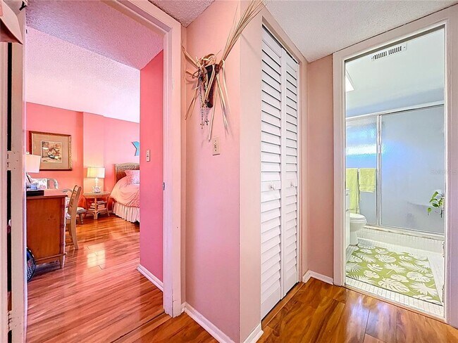 Building Photo - 4650 Cove Cir