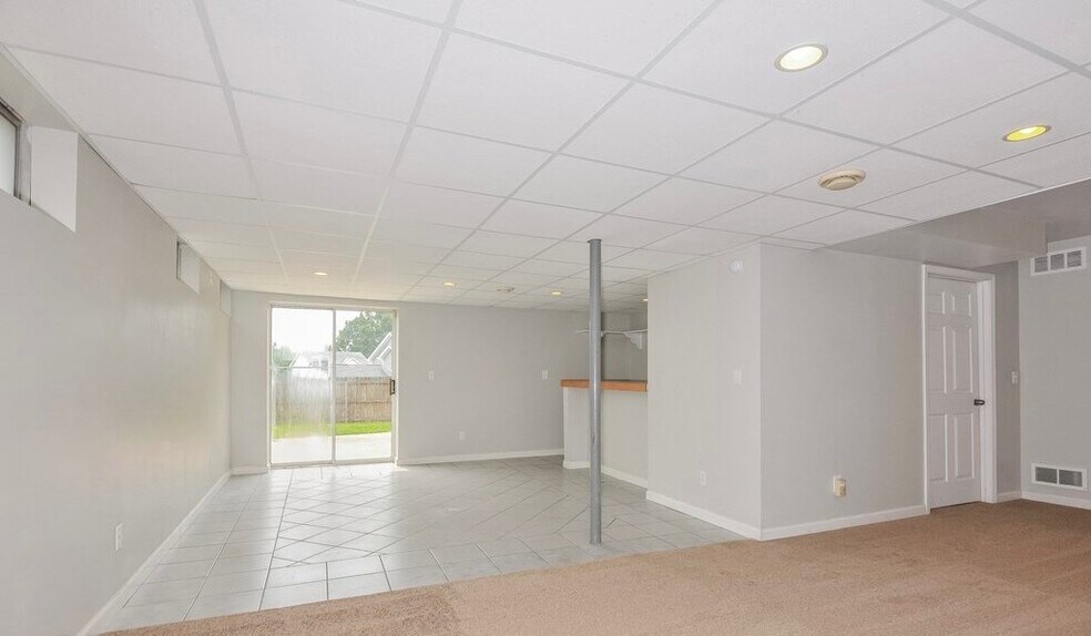 Building Photo - 125 Royallsprings Pkwy