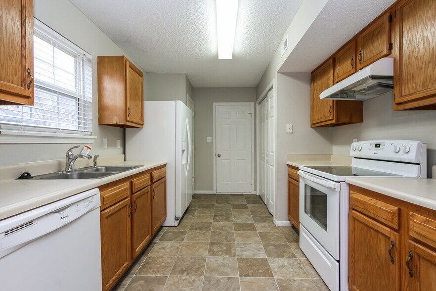 Building Photo - 209 Bent Stream Ln