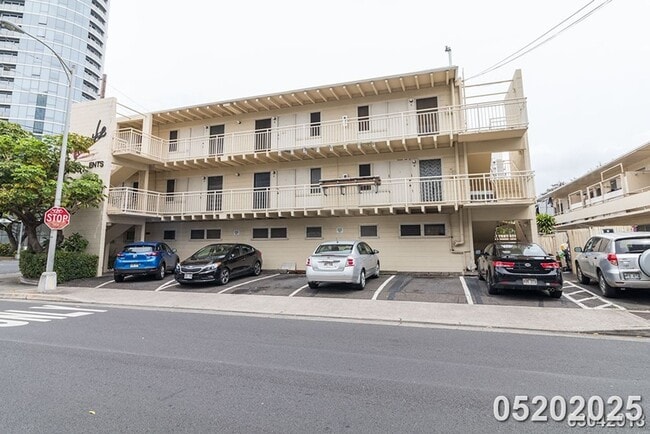 Building Photo - Furnished Alamoana-Kakaako 2nd Floor Unit (Piikoi St)