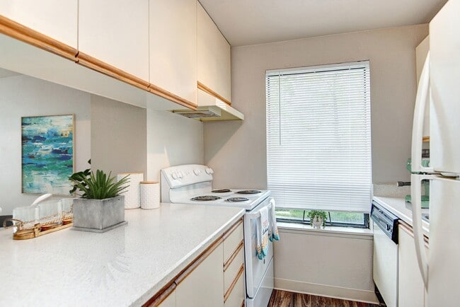 Building Photo - Arabelle Apartments