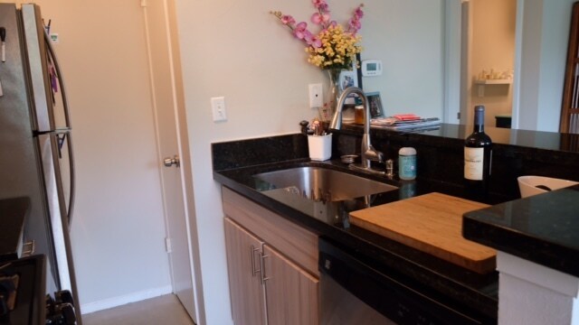 Kitchen - Granite Countertops S - 1202 Newning Ave