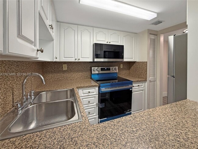Building Photo - 995 SW 84th Ave