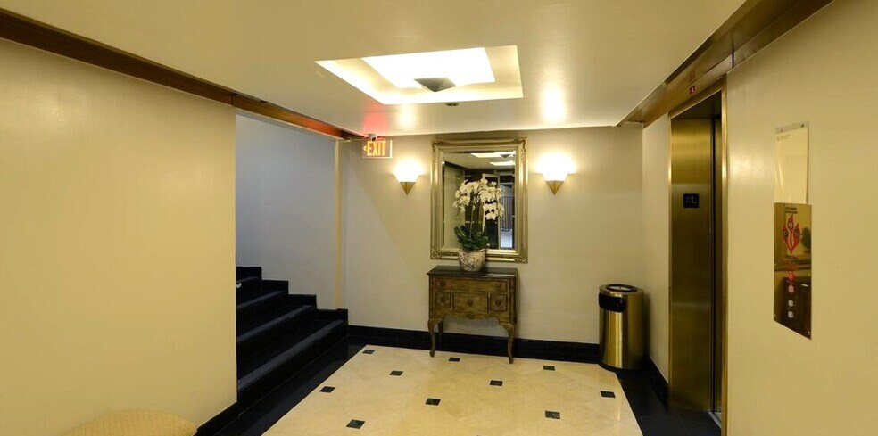 Building Photo - 10535 Wilshire Blvd