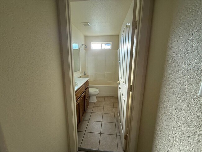 Building Photo - Updated Rental Available Now!