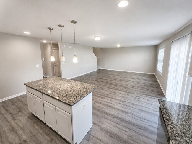Building Photo - 721 Tanager Ln