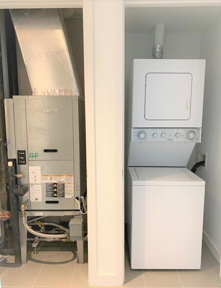 Building Photo - 1600 NE 1st Ave