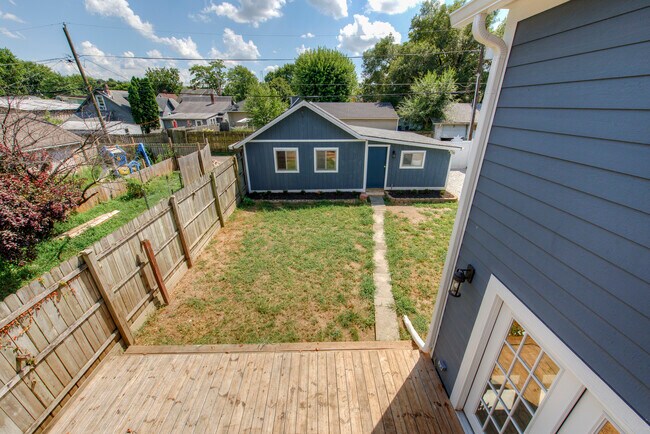 Building Photo - 701 Lincoln St