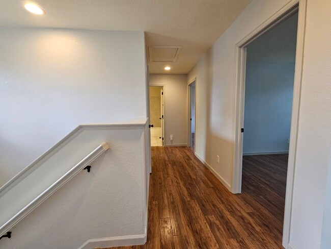 Building Photo - Super Beautiful Englewood 3 Bedroom Home A...