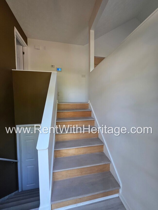 Building Photo - Amazing 3 Bedroom/ 2 Bath Home / Semi Finished Basement /  Exercise Room or Flex Room / Beautiful...