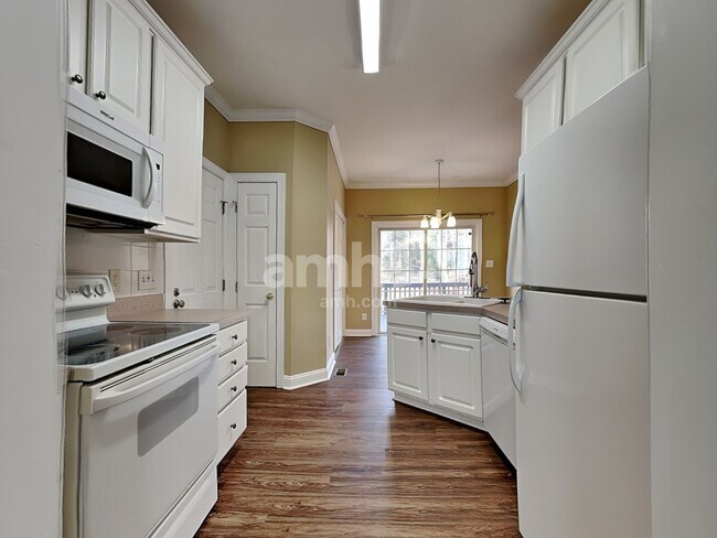 Building Photo - 347 Mockingbird Ln