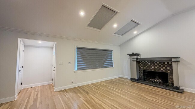 Building Photo - 16 Brookside Dr