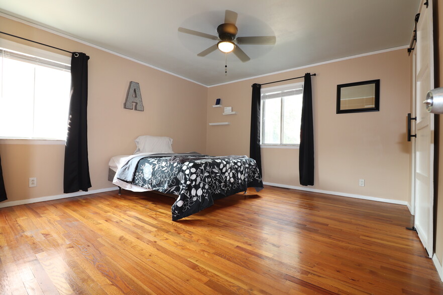 Building Photo - 8227 Santa Fe Dr