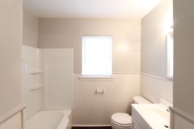 Building Photo - New On the Market - South Eastlake - Newly...