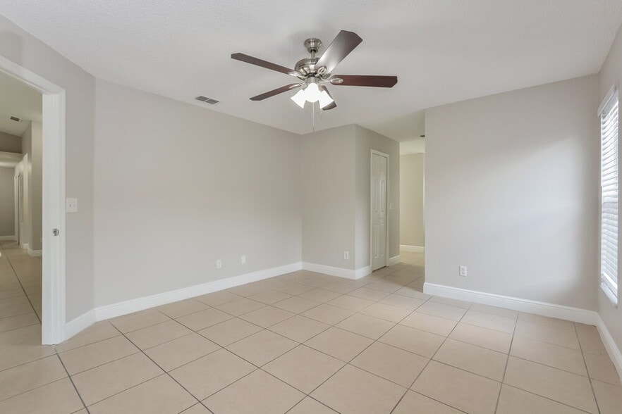 Building Photo - 5176 Heatherstone Ct