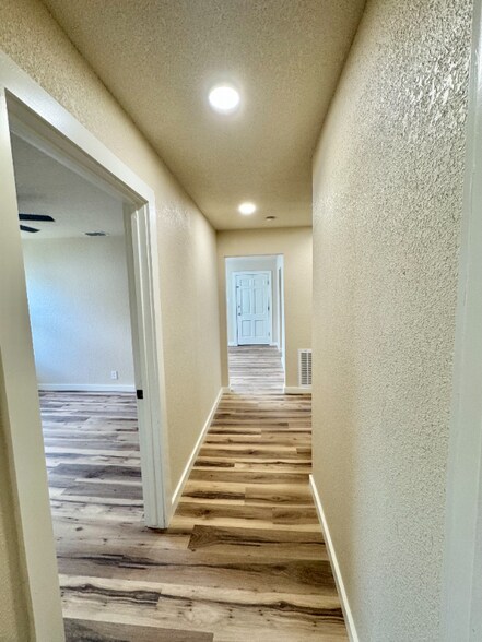 Building Photo - 4818 Hamlett Dr