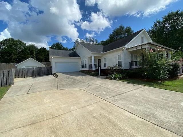 Building Photo - Available now FOR RENT in Dothan, AL!!