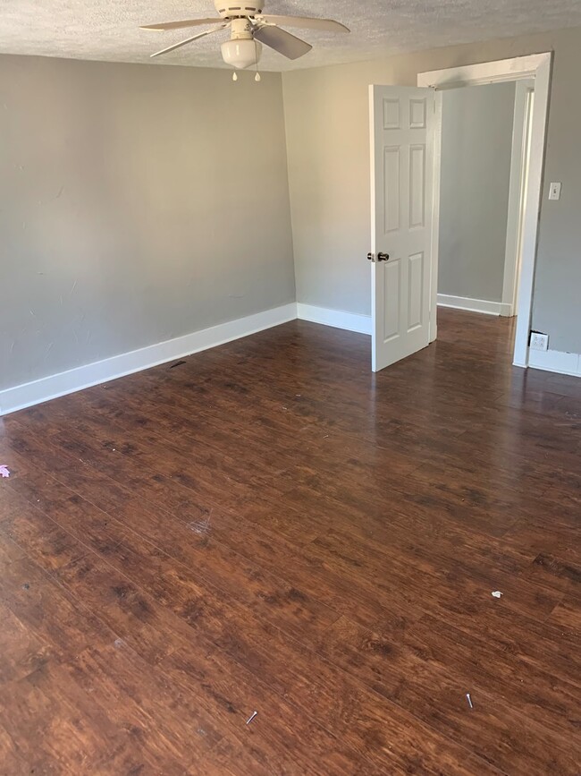 Building Photo - Freshly Painted Two Bedroom with Off-Stree...