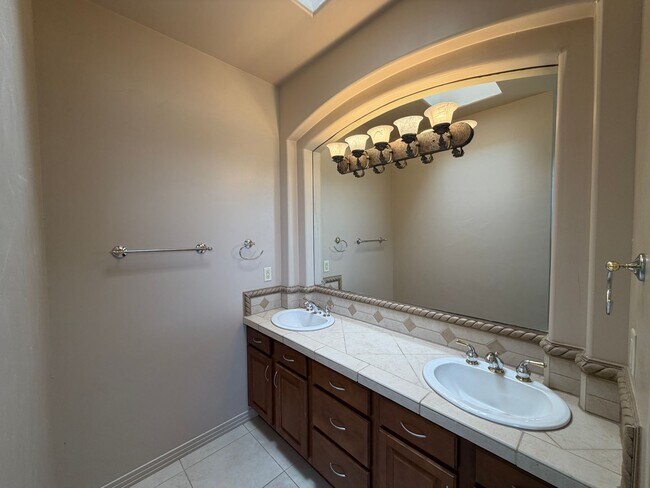 Building Photo - 4 Bedroom Home Plus Office Available Near Eubank Blvd NE & Paseo Del Norte!