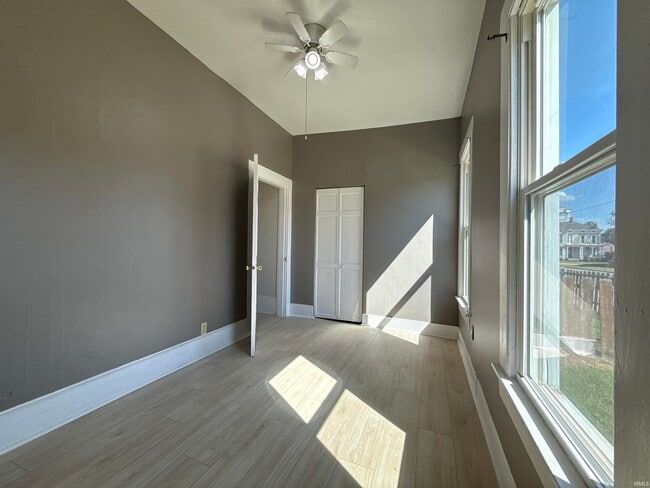 Building Photo - 7 Oak St