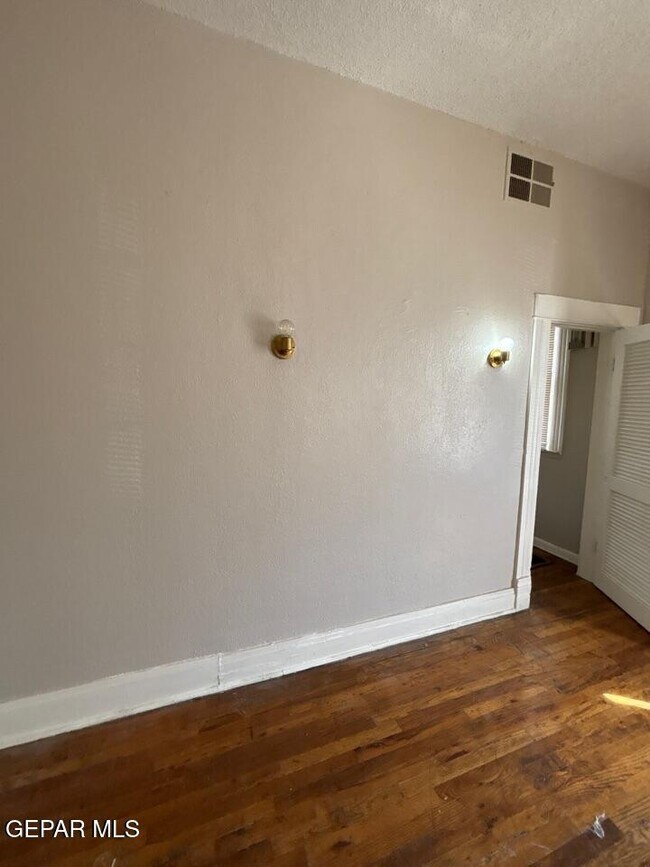 Building Photo - 1114 N El Paso St