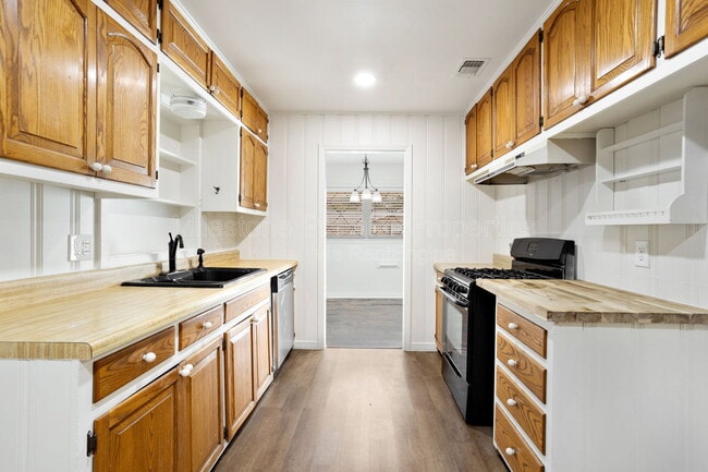 Building Photo - 1512 N Highland Ave