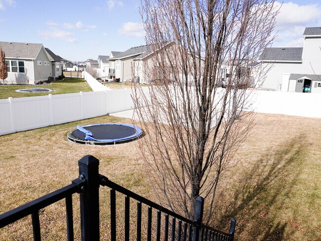 Building Photo - 2274 S 50 E