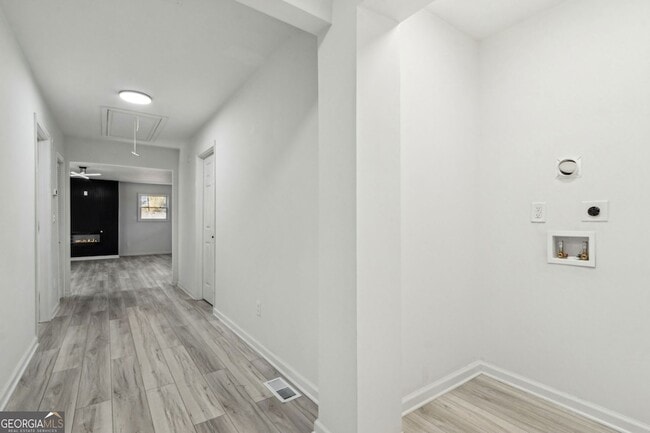 Building Photo - 597 Paper Mill Rd