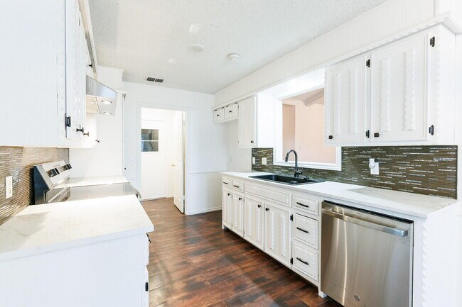 Building Photo - 4813 73rd St