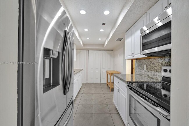Building Photo - 760 E Coco Plum Cir