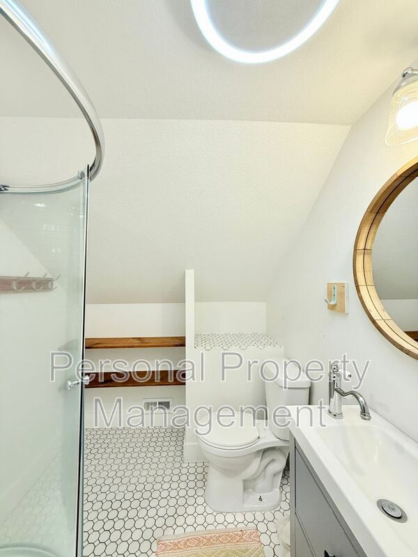 Building Photo - 1335 I St