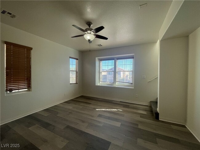 Building Photo - 10571 Mann St