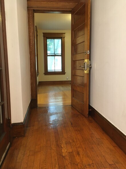 Building Photo - 56 Canner St