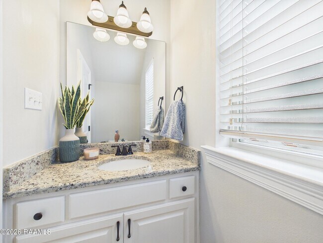 Building Photo - 100 Lacebark Dr