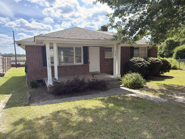 Building Photo - Updated 3BR Home Near USC + Solar Savings