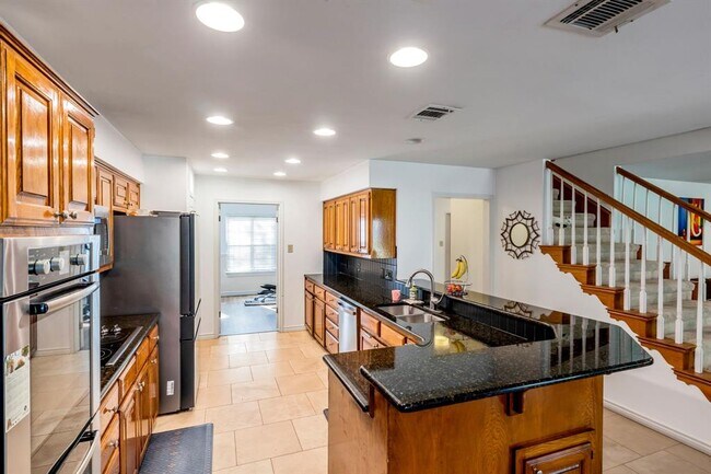 Building Photo - 10903 Chateau Hill