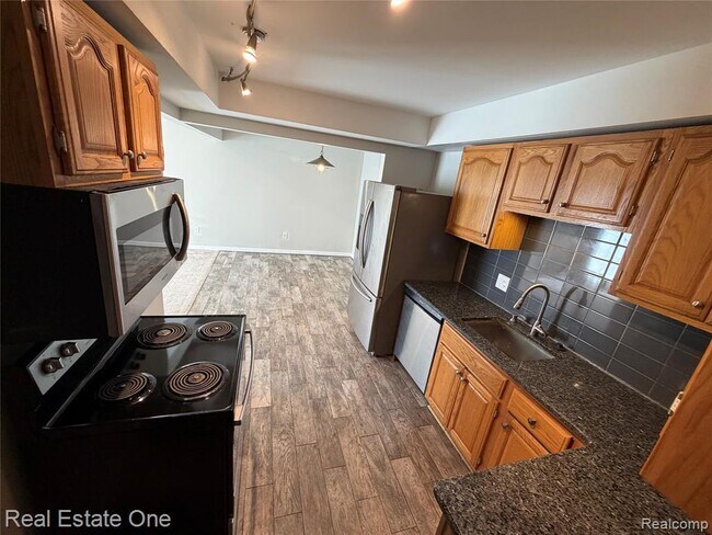 Building Photo - 29828 CITY CENTER # 1 Dr