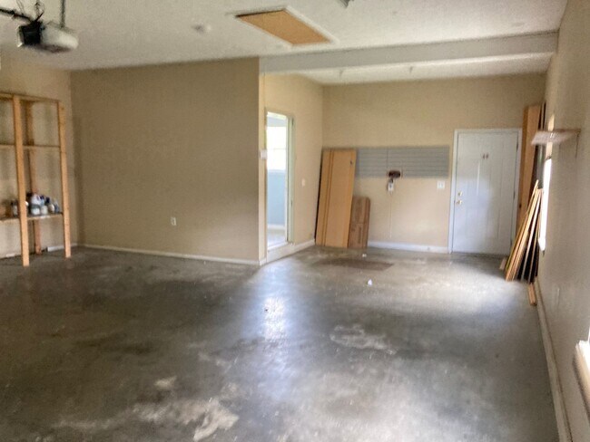 Building Photo - 564 Sunningdale Way