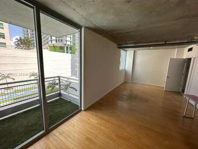 Building Photo - 690 SW 1st Ct