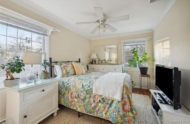 Building Photo - 23 N Westbury Rd