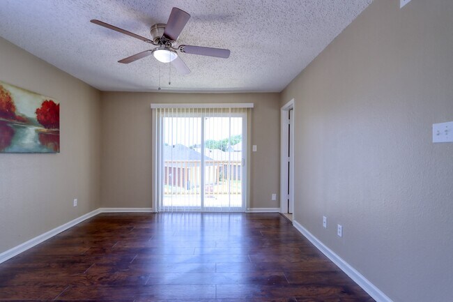 Building Photo - 707 Harbour Town Dr