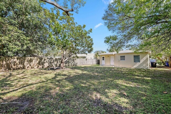 Building Photo - 1409 NW 7th Ave