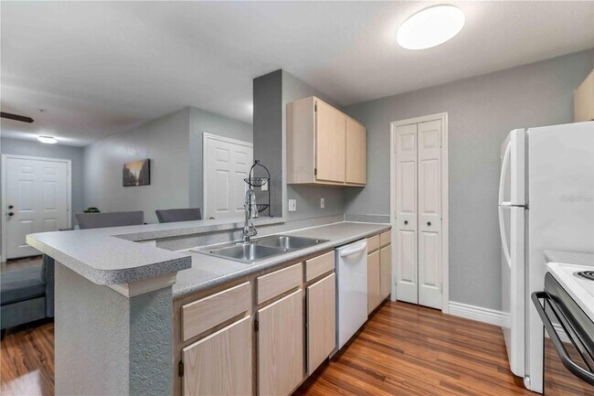 Building Photo - 7428 Vista Way