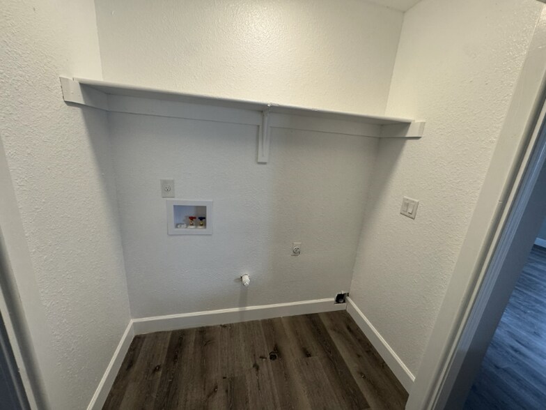 Building Photo - 1807 Crestwood Ave